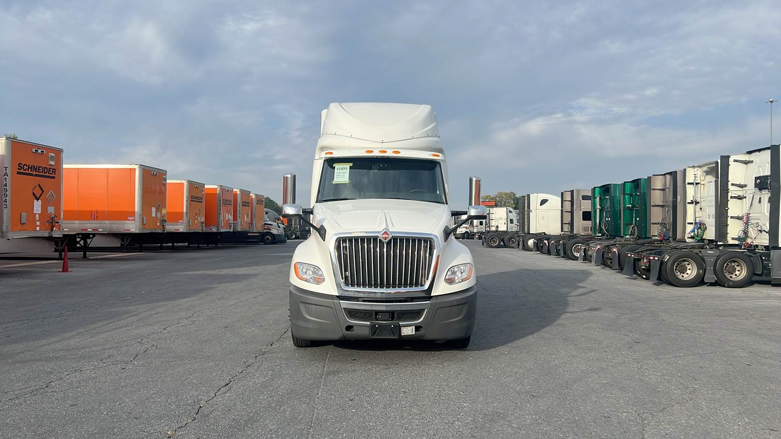 2020 International LT – 73″ Hi Rise Sleeper, International A26, Automatic