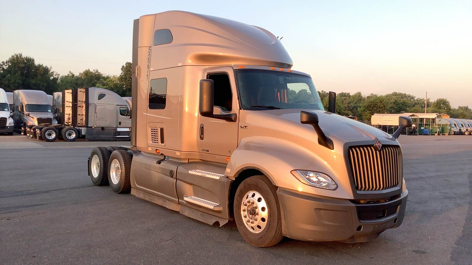 2022 International LT Sleeper Semi Truck – 73″ Raised Roof, Cummins, Automatic, Battery Powered HVAC with Optimized Idle